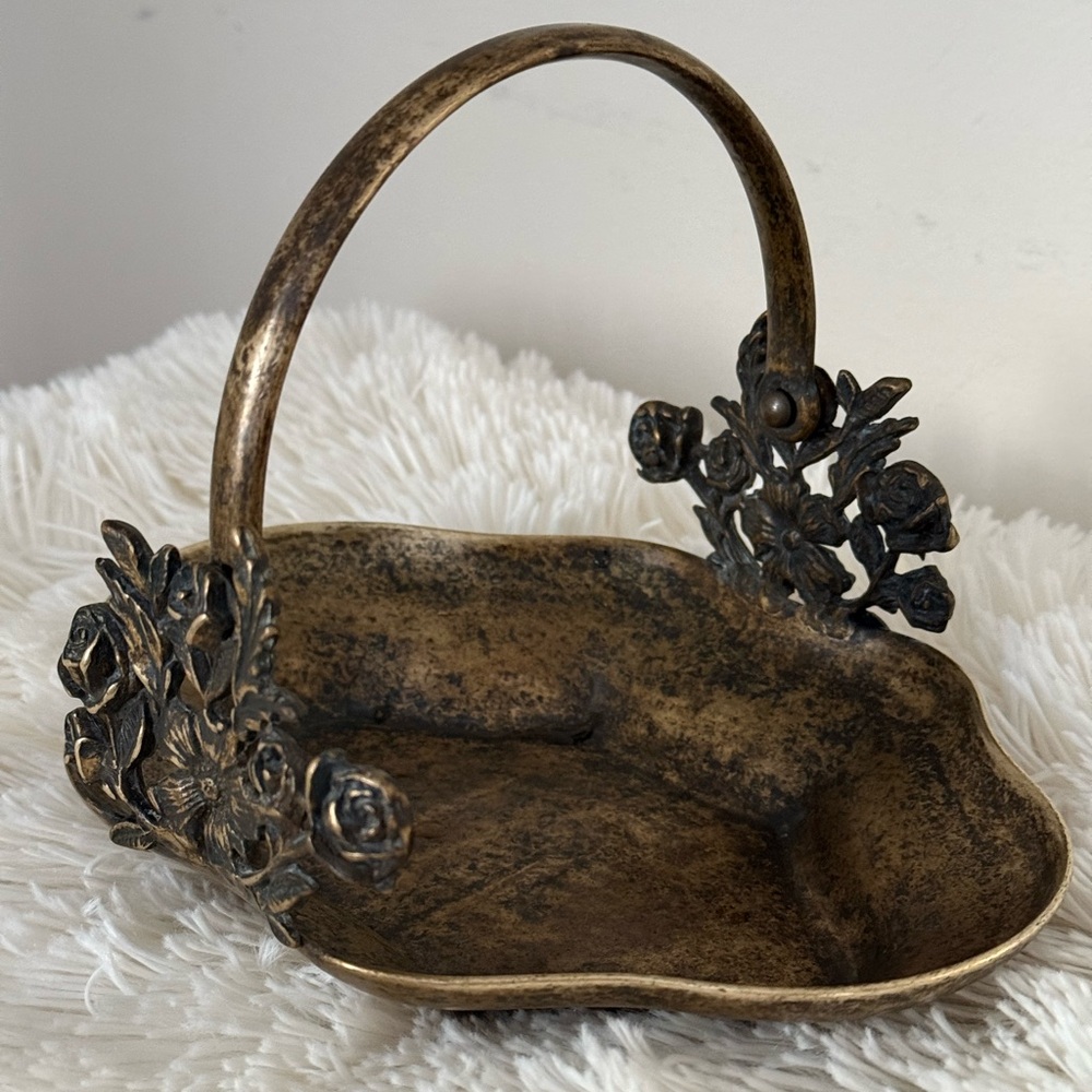 ‼️RARE FIND Vintage Italian Harrogate Bronze Baroque Basket w/ Handle & Flowers